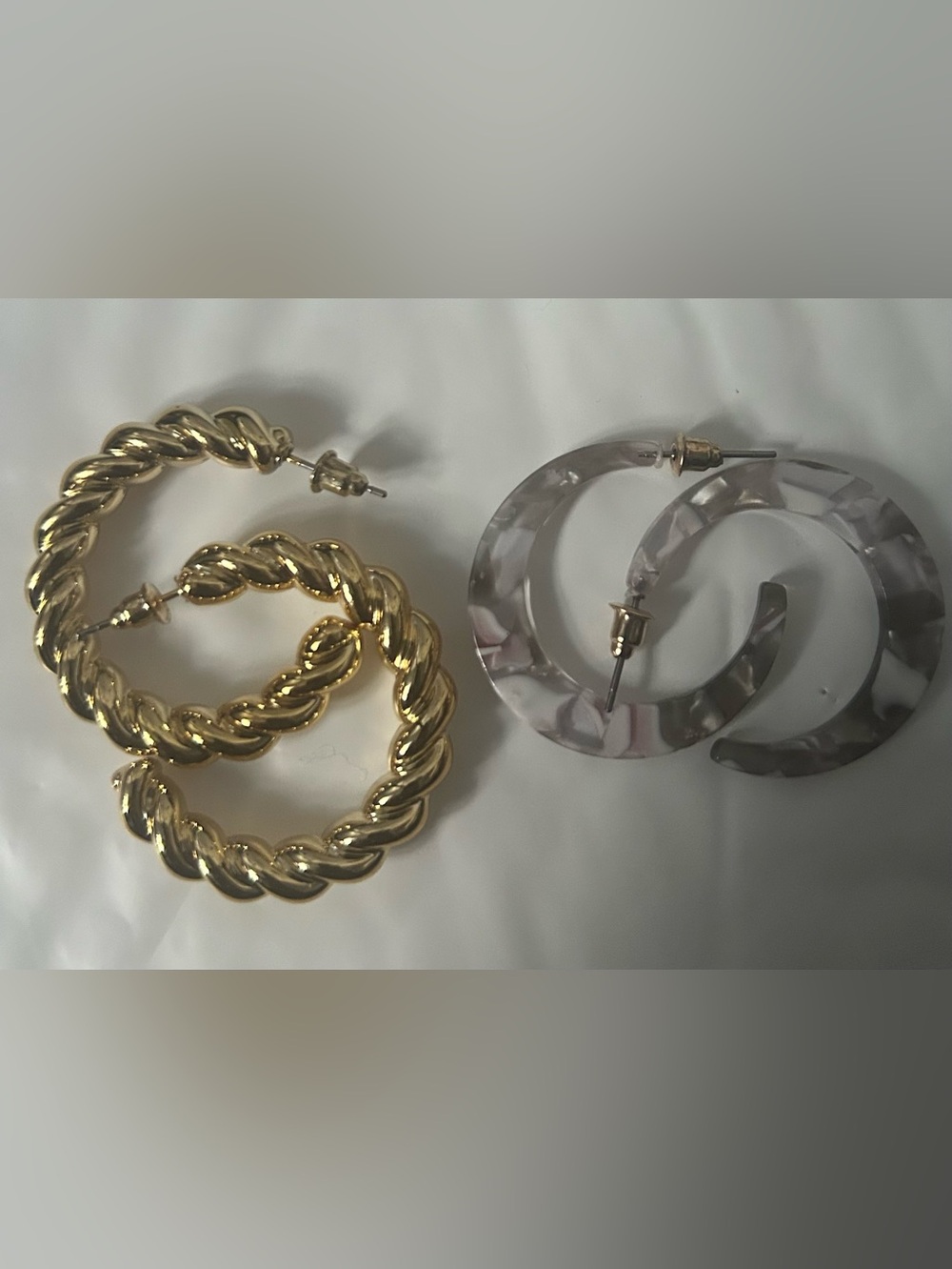 Gold Twist Hoop Earrings & Gray Tortoiseshell Hoop Earrings Set